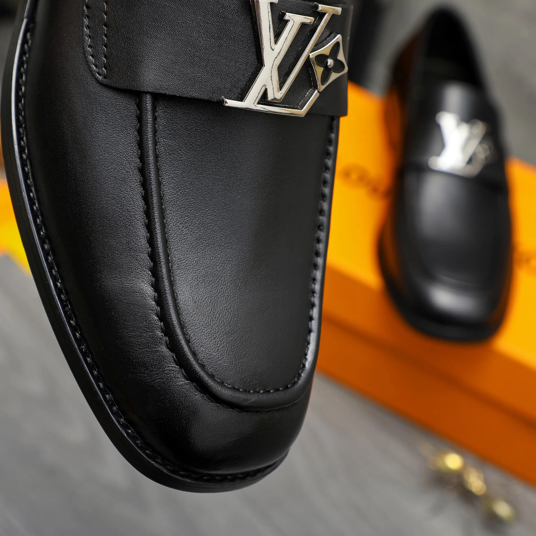 Men's shoes 💰p442 Product trademark: LV (Louis Vuitton) business slip-on leather shoes. Regular size: 38-45 (45 is custom-made and non-returnable) Product materials: Selected high-quality cowhide upper, cowhide lining, original rubber outsole